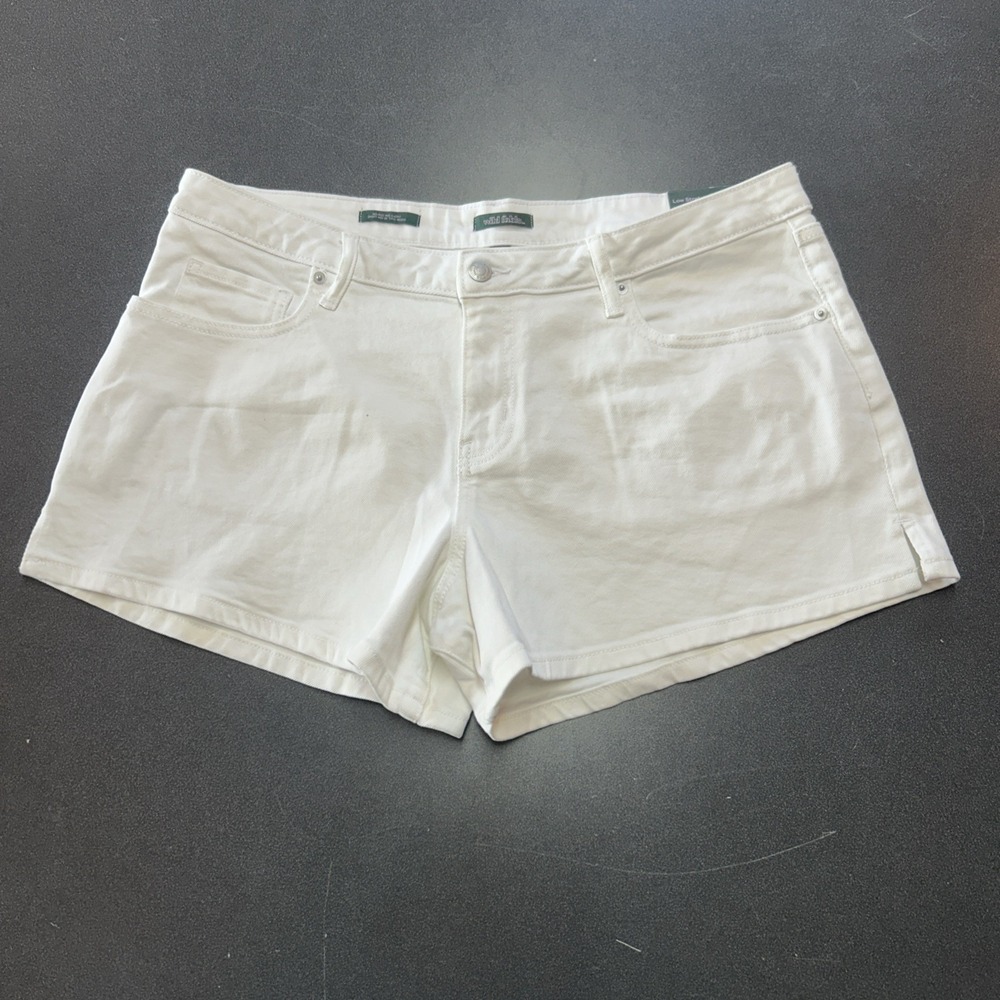 Wild Fable Women's Mid Rise White Midi Shorts Easy Rigid Size 16 4" Inseam‎